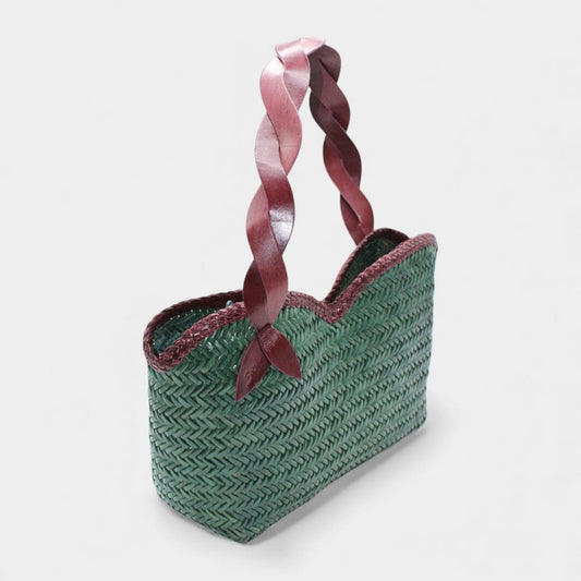 Léafa - Hewoven Leather Shoulder Bag | Bordeaux & Verde con braided bordeaux leather heles e texturosso verde woven leather body.