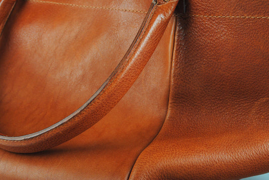 Ihre italienische Ledertasche pflegen: Tipps für eine lange Lebensdauer