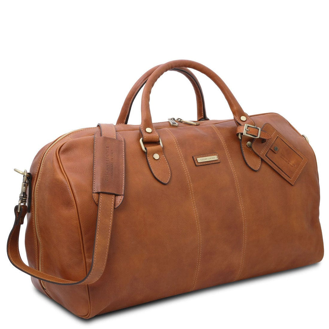 Elegantes bolsos italianos de piel para viajes llenos de aventura