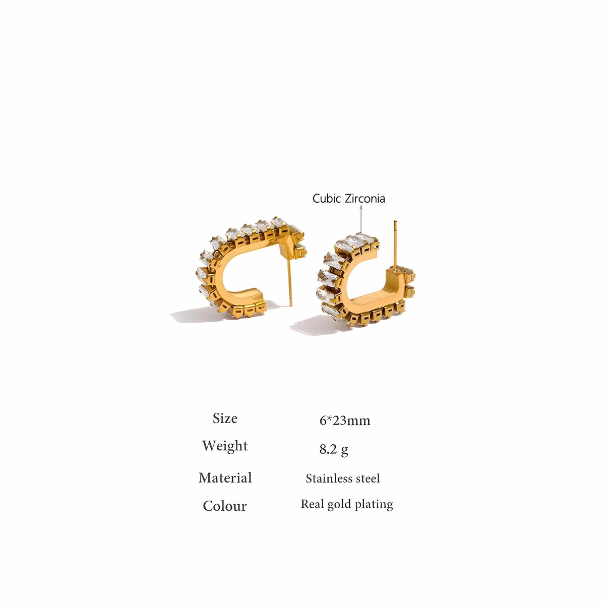 Oro-plated C-shaped hoop earrings con cubic zirconia stones, shown su sfondo bianco con product specifications text below.