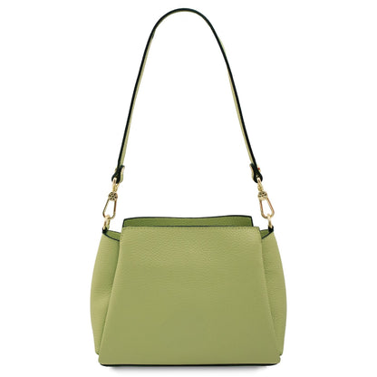 Abby leather shoulder bag in olivgrün with a long strap and goldfarbene Beschläge