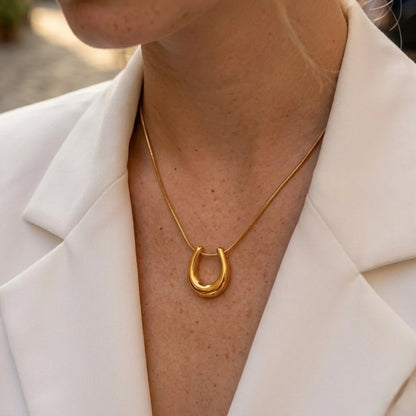 Collana a ferro di cavallo