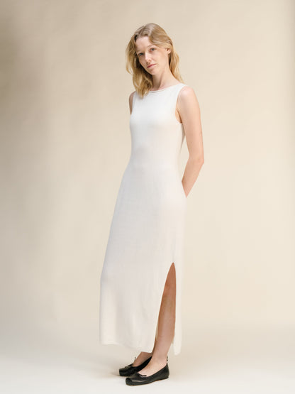 Blanco cashmere blend boat neck sleeveless maxi dress with abertura lateral on a model