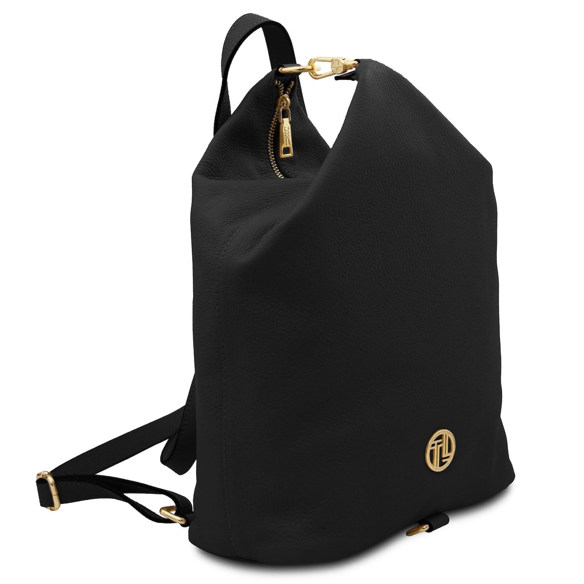 Three-quarter view of nero Dublin leather backpack con top zipper e accessori metallici color oro.