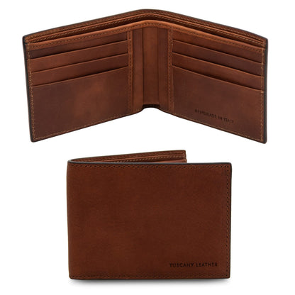 Marrone twofold portafoglio in pelle opened to show scomparti per carte e inner hemade in Italy breing