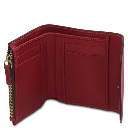 Vermelho carteira em pele aberta para mostrar multiple ranhuras para cartões and a zippered coin pocket