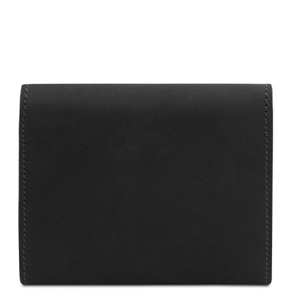 Preto carteira em pele with a clean recconhaquegular shape and visible costuras nas bordas.