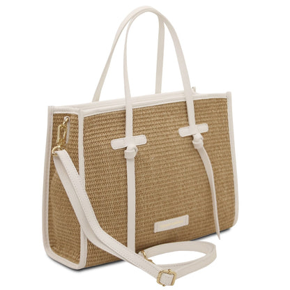 Angled Seitenansicht of Frame straw effect bag showing white trim and abnehmbarer Riemen with goldfarbene Beschläge