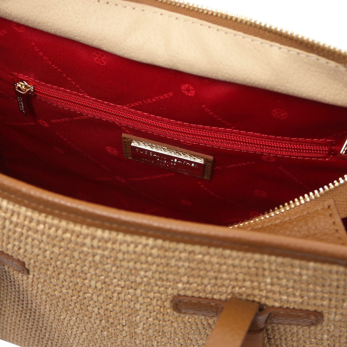 Innenansicht of the bag with red lining, Reissverschlusstasche and brand plaque