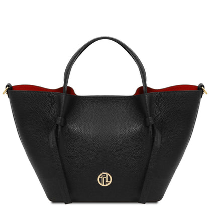 Legame – shopping bag in pelle italiana – Large | TL142481 in pelle nera martellata con dettagli dorati e manici superiori su sfondo bianco