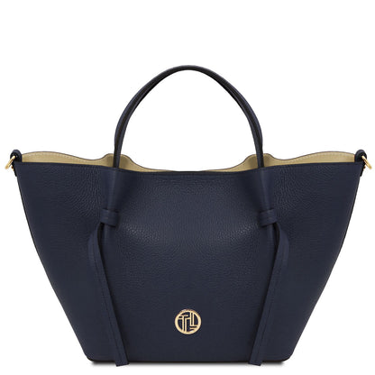 Legame – shopping bag in pelle italiana – Large | TL142481 in pelle blu navy martellata con due manici superiori e dettaglio logo dorato su sfondo bianco