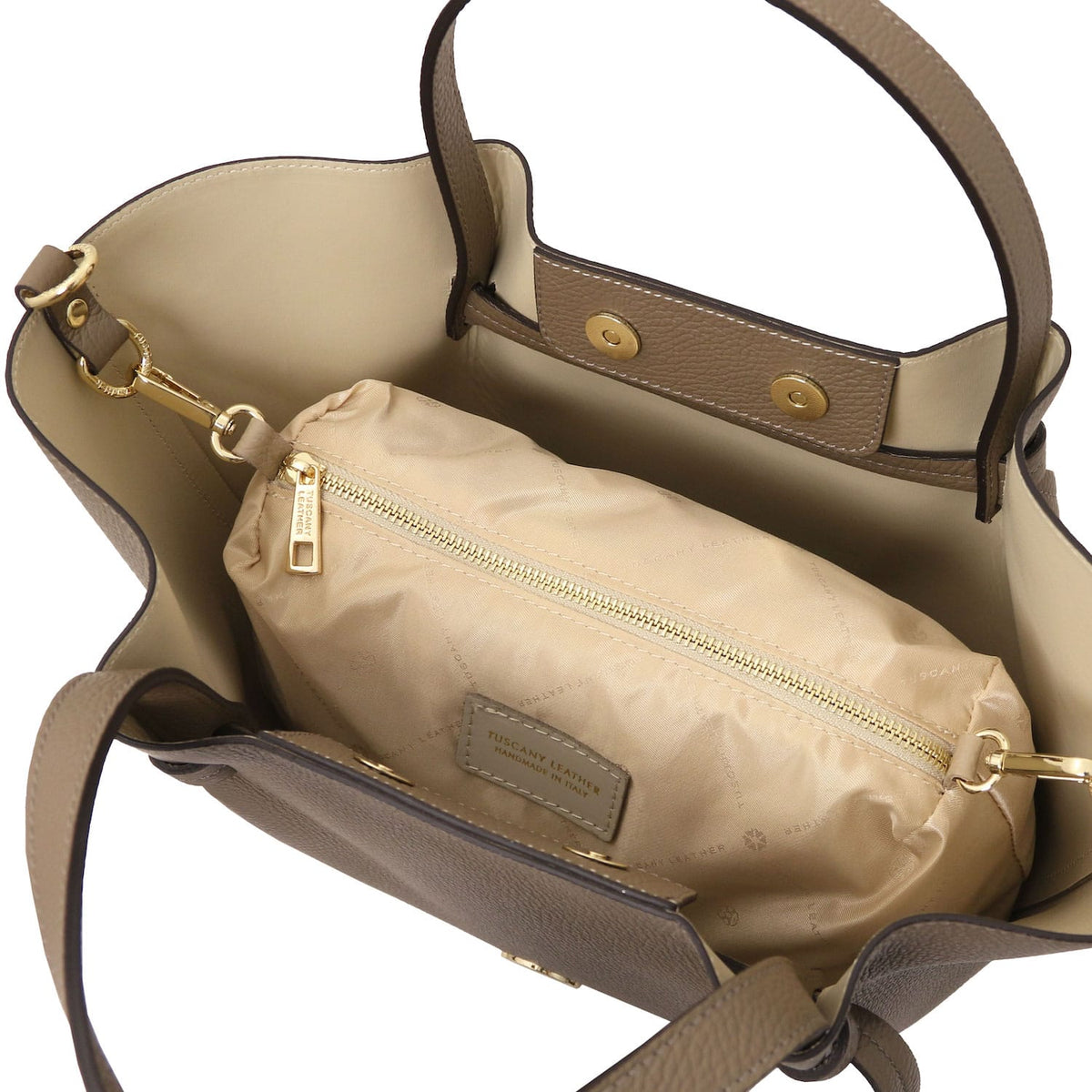Legame – shopping bag in pelle italiana – Large | TL142481 in pelle taupe martellata con pouch beige removibile con zip all’interno su sfondo bianco
