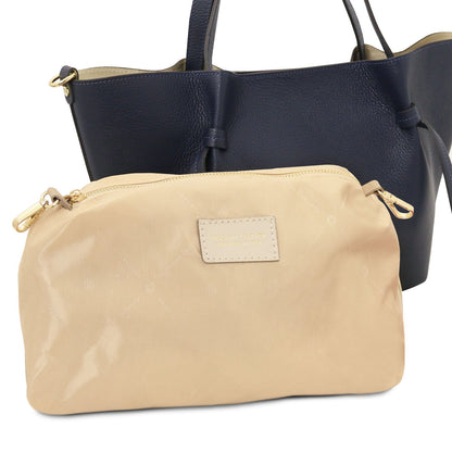 Legame – shopping bag in pelle italiana – Large | TL142481 in pelle blu navy martellata con due manici superiori su sfondo bianco