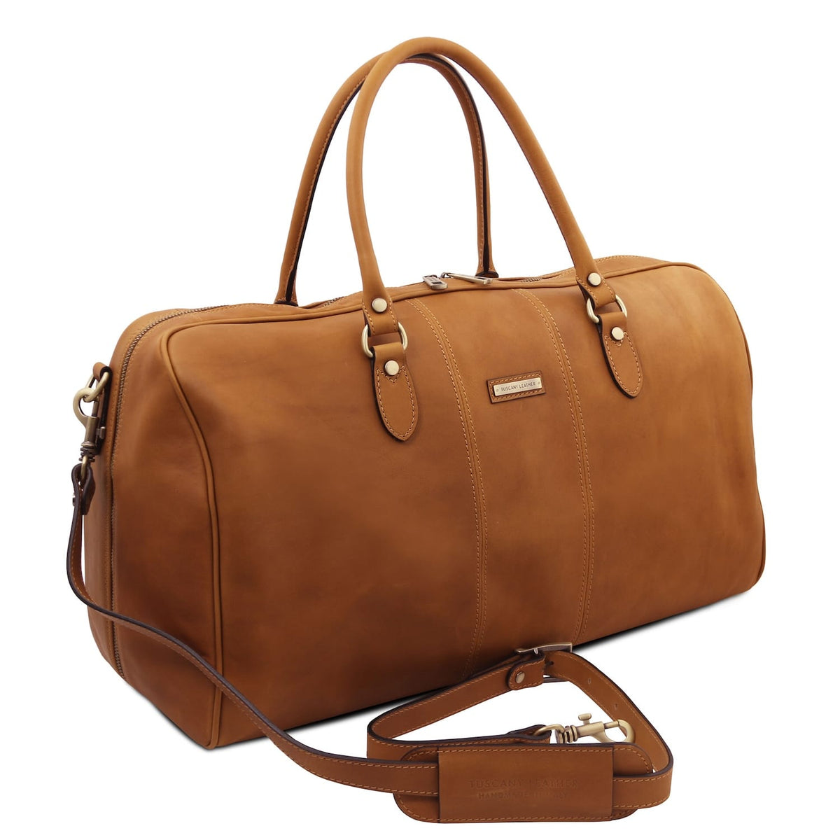 Angled view of Lisbona large travel leather duffle with correa de hombro extraíble