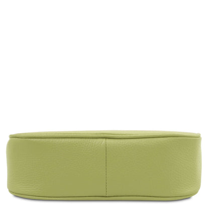 Aperto verde lime leather clutch interior con fodera beige, tasca con zip, e Tuscan Leather label.