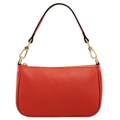Rosso leather clutch con zip color oro e gold circular logo on the front against a bianco background