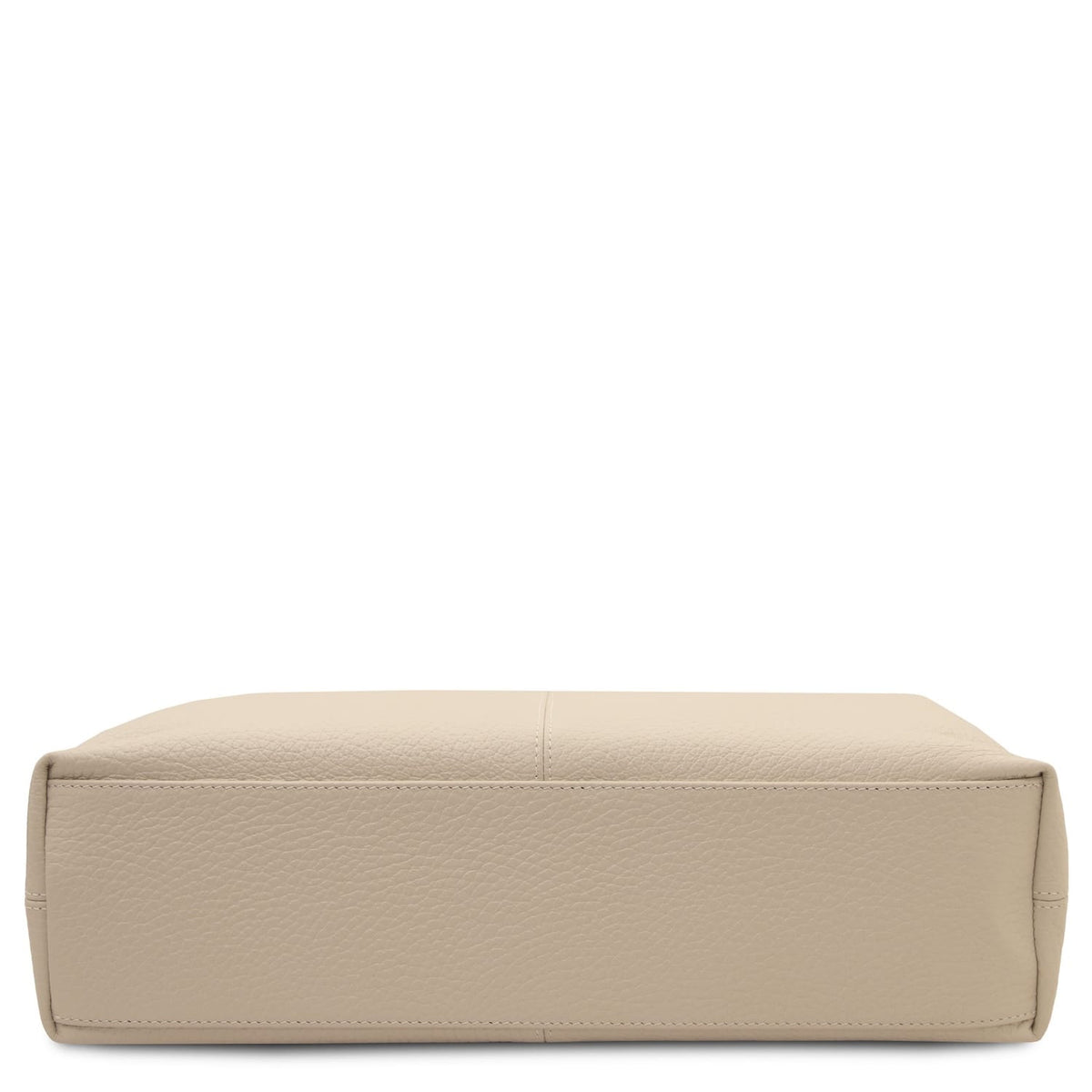 Vista inferior of beige Plenia Italian leather bolso shopper with flat reccuerogular base