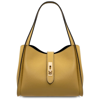 Vista frontale of mustard leather hebag con curved top, top strap e gold lock.