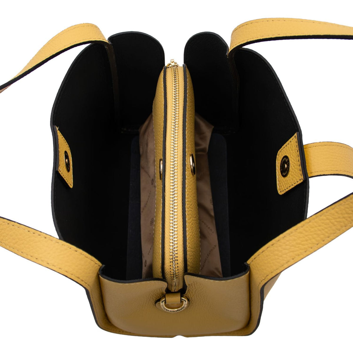 Soave pelle morbida hebag viewed from above con a center zip divider e twin yellow heles