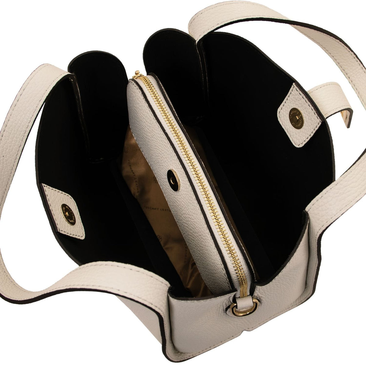 Beige pelle morbida hebag con open top e nero interior e a central tasca con zip.