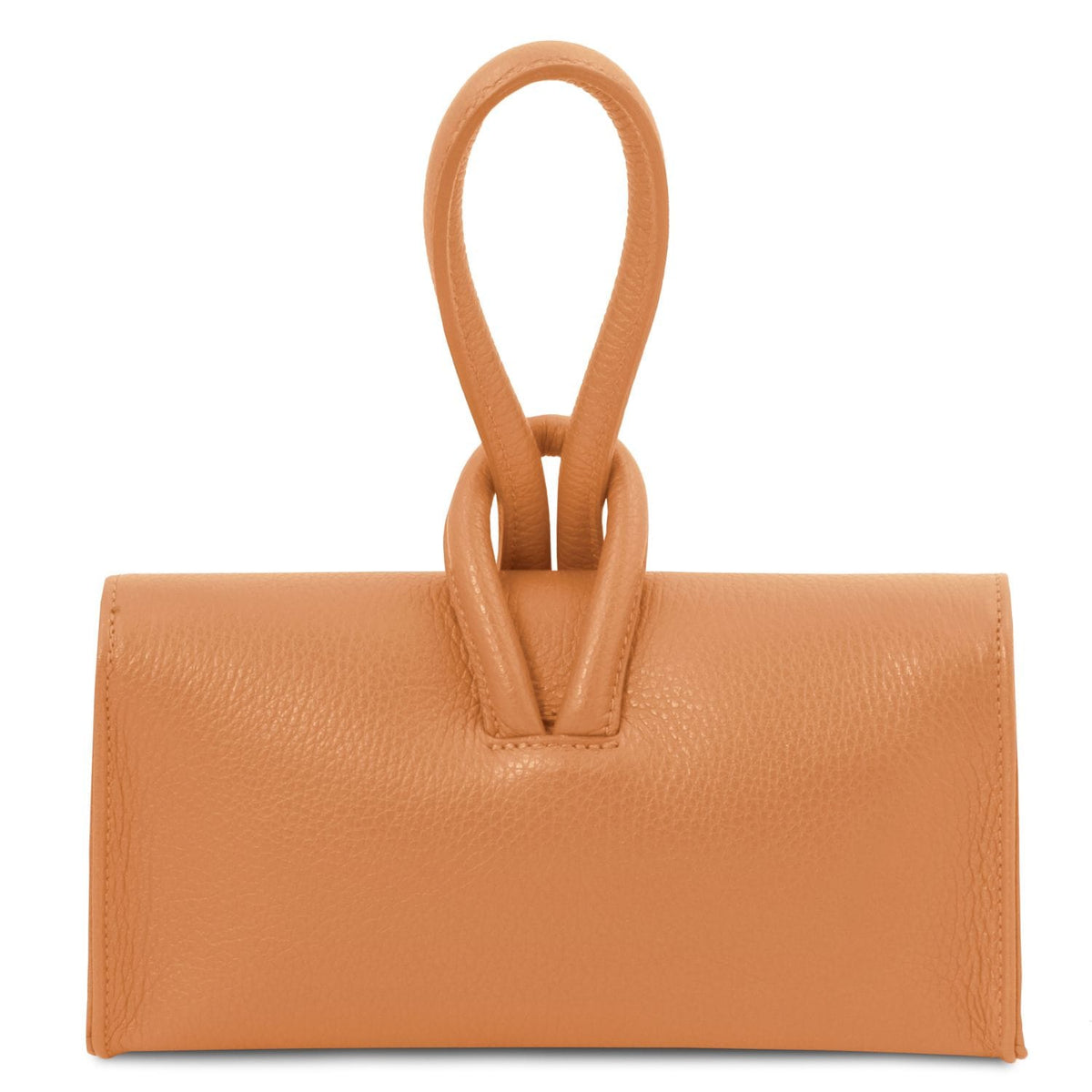 Close-up of cognac leather foldover clutch highlighting the double loop handvat and wrapped strap