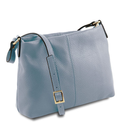 Soft blu pelle pieno fiore shoulder bag con tracolla regolabile e gold-tone buckle hardware, made in Italy.