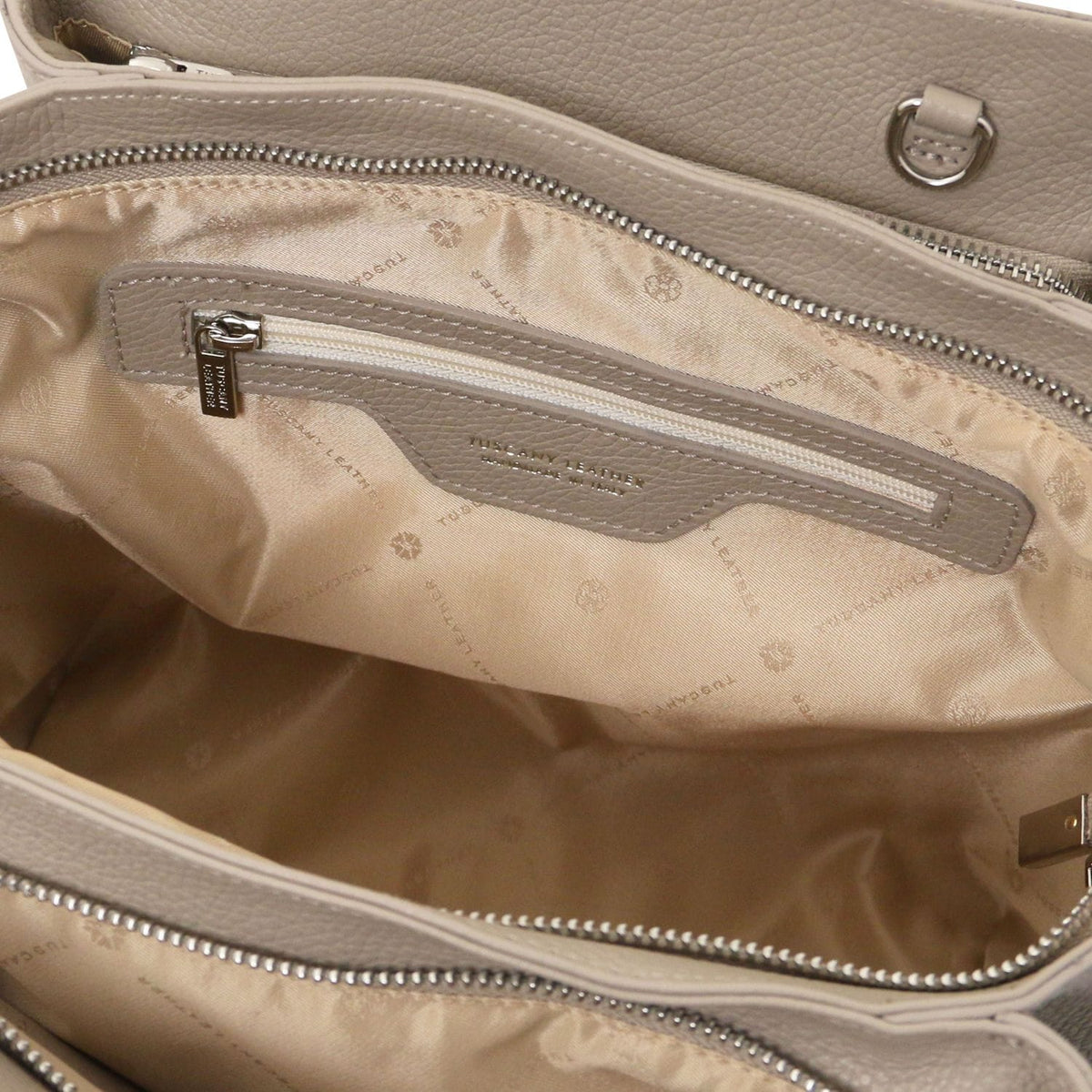 Aperto view of Tulipan Borsa in pelle italiana showing beige satin fodera interna e tasca con zip con leather trim detail.