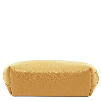 Soft cuoio leather toiletry case con texture martellata e structurosso reccuoiogular shape for travel organization.