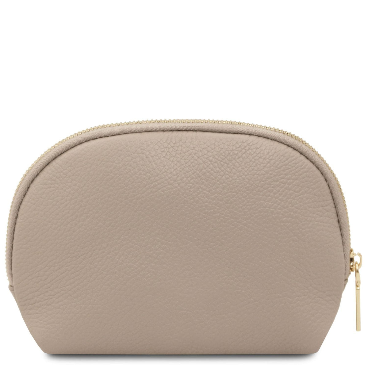 Soft taupe leather toiletry case con curved top zipper e texture martellata, crafted from Italian leather accessories.
