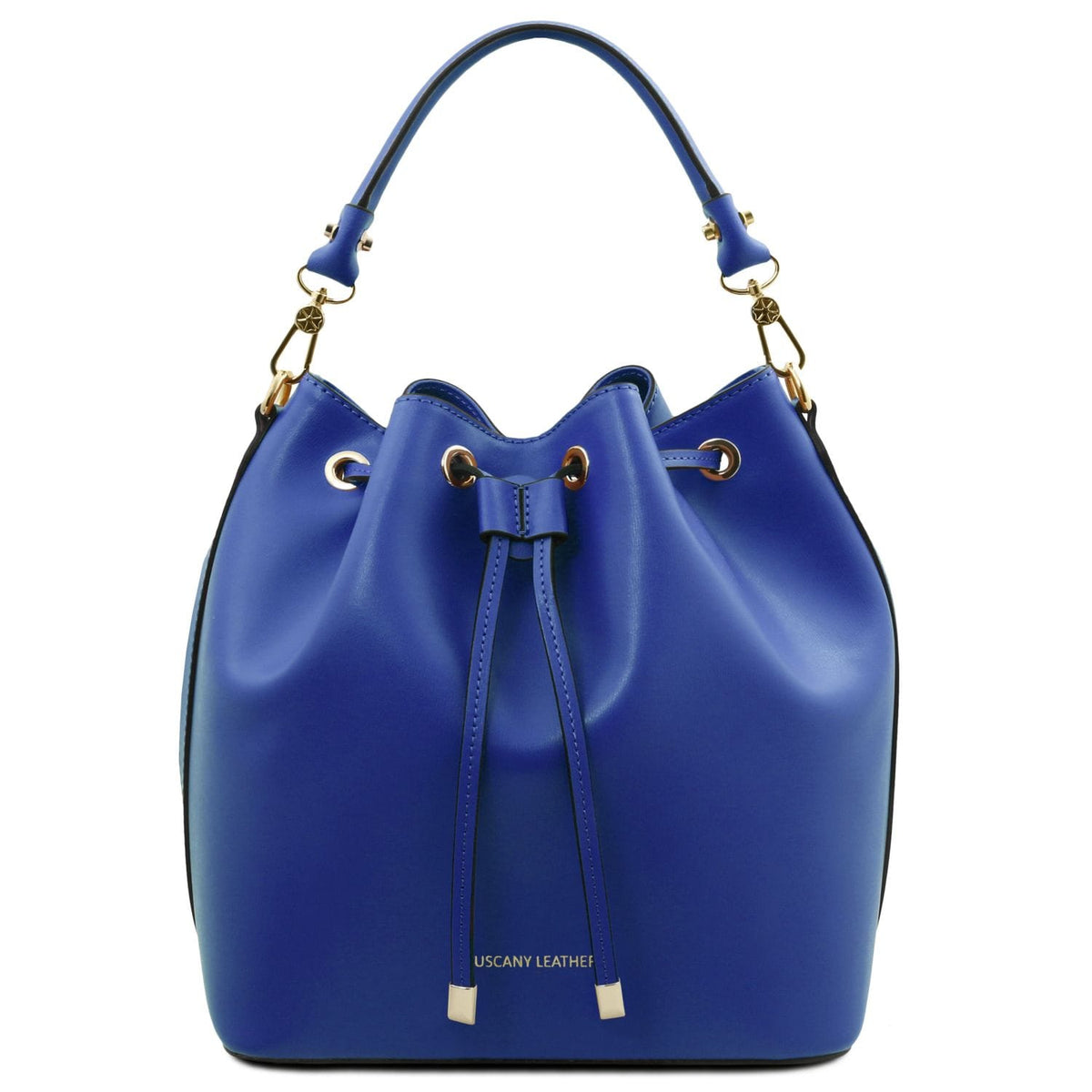 Vittoria blu Italian leather bucket bag con chiusura con coulisse e accessori metallici color oro su sfondo bianco.