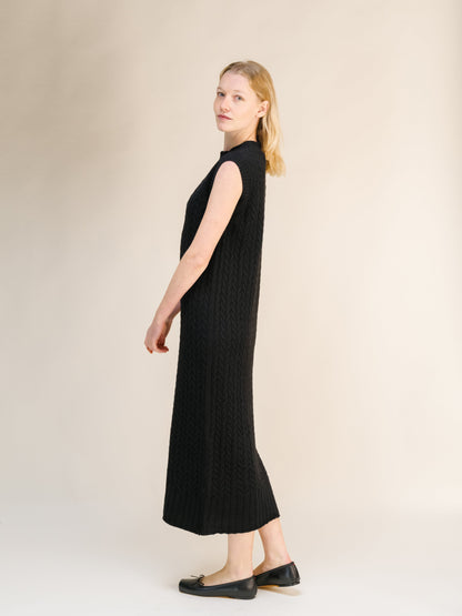 Side view of a nero Abito senza maniche a trecce in misto lana e cashmere con a orlo a coste e scollo alto